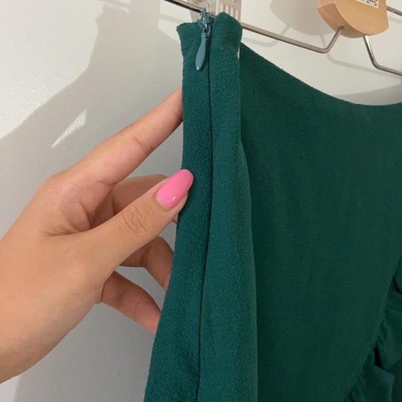 green skirt with shorts inside - Picture 4 of 5